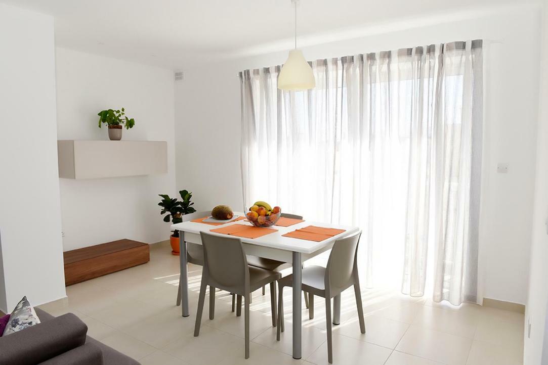 13 Village Apartments เมลลิฮา ภายนอก รูปภาพ