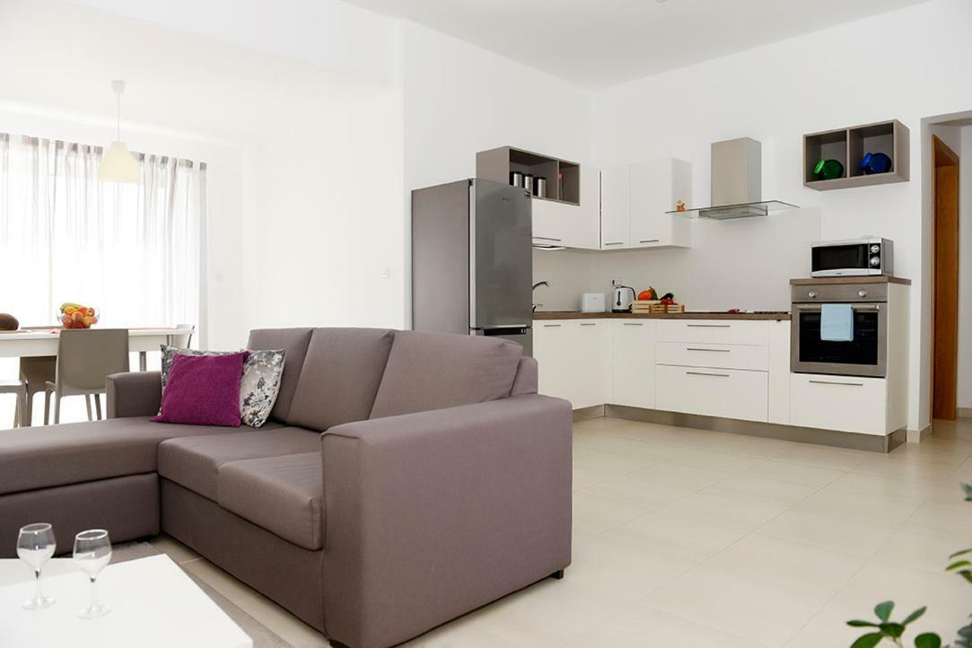 13 Village Apartments เมลลิฮา ภายนอก รูปภาพ